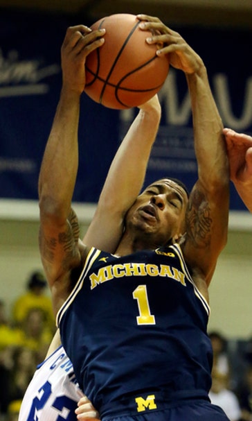 Michigan rolls over Chaminade 102-64 at Maui Invitational (Nov 21, 2017)